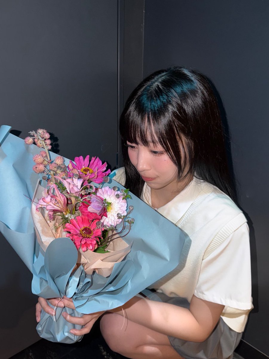 UNIS_offcl's tweet photo. 大好きだから　終わらないで！！
今日最後のリリースイベントが終わりました！来てくださったみなさん、ありがとうございました！
あっという間の活動期間でしたが、エバーアフターのみなさんのおかげで毎日幸せでした！本当にありがとうございます。
エバーアフターと過ごしたこの夏は、一生忘れられない思い出になると思います。いつもUNISを応援してくれて、愛してくれて、本当にありがとうございます！
エプター！ずっとずっと大好きです！

#UNIS #유니스
#NANA #나나