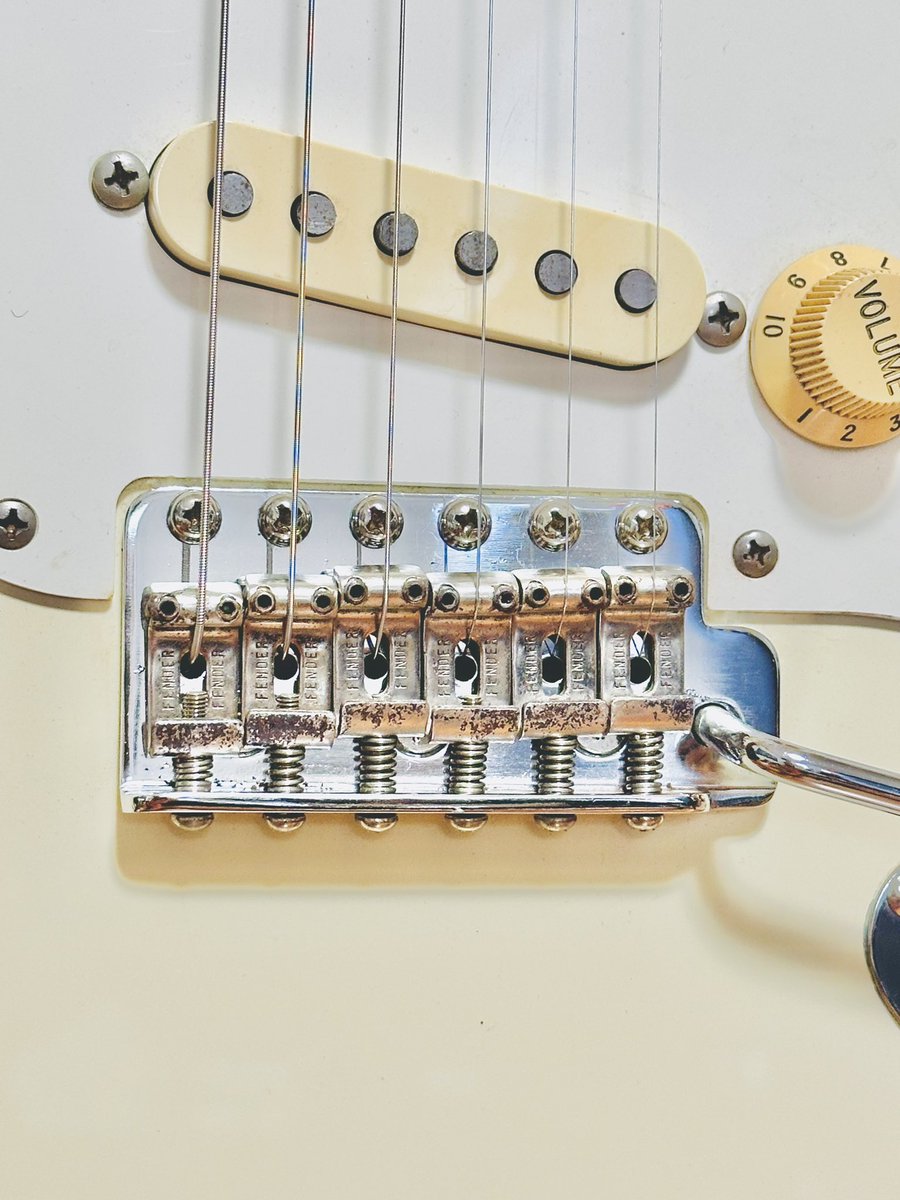 brokendoll_ken's tweet photo. ⭐️売ります⭐️
今ジャパンビンテージギターが人気すごいですね❗️80年代製Fender Japan ST57-55 人気のEシリアル フジゲン期 DiMarzio HS-3×2 整備済 クリーニング済　#ヤフーフリマ で販売中🎸
https://t.co/Qc0NFUz5lg
#ギター #エレキギター #フェンダー #fender #ビンテージギター https://t.co/ktzd4PHkQD