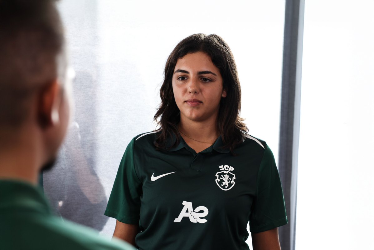 FutFemSCP's tweet photo. Está dado o pontapé-de-saída na nova época das Sub-19 do #FutFemSCP 🔛

Os trabalhos arrancaram com uma sessão de boas-vindas no Estádio José Alvalade 🦁 https://t.co/hTFASIIiWE