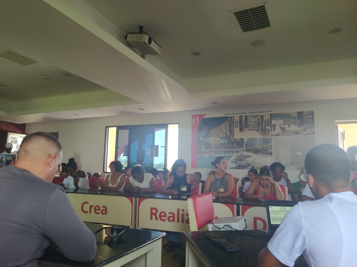 arcos_varadero's tweet photo. #ARCOSVaradero otro día de la jornada #100AñosConFidel . Hoy la #UGDC8 desarrolla la actividad, comenzando con la lectura de una síntesis de la biografía del #LiderHistorico de la #RevoluciónCubana #MatancerosEnVictoria https://t.co/zcVstt5M8H
