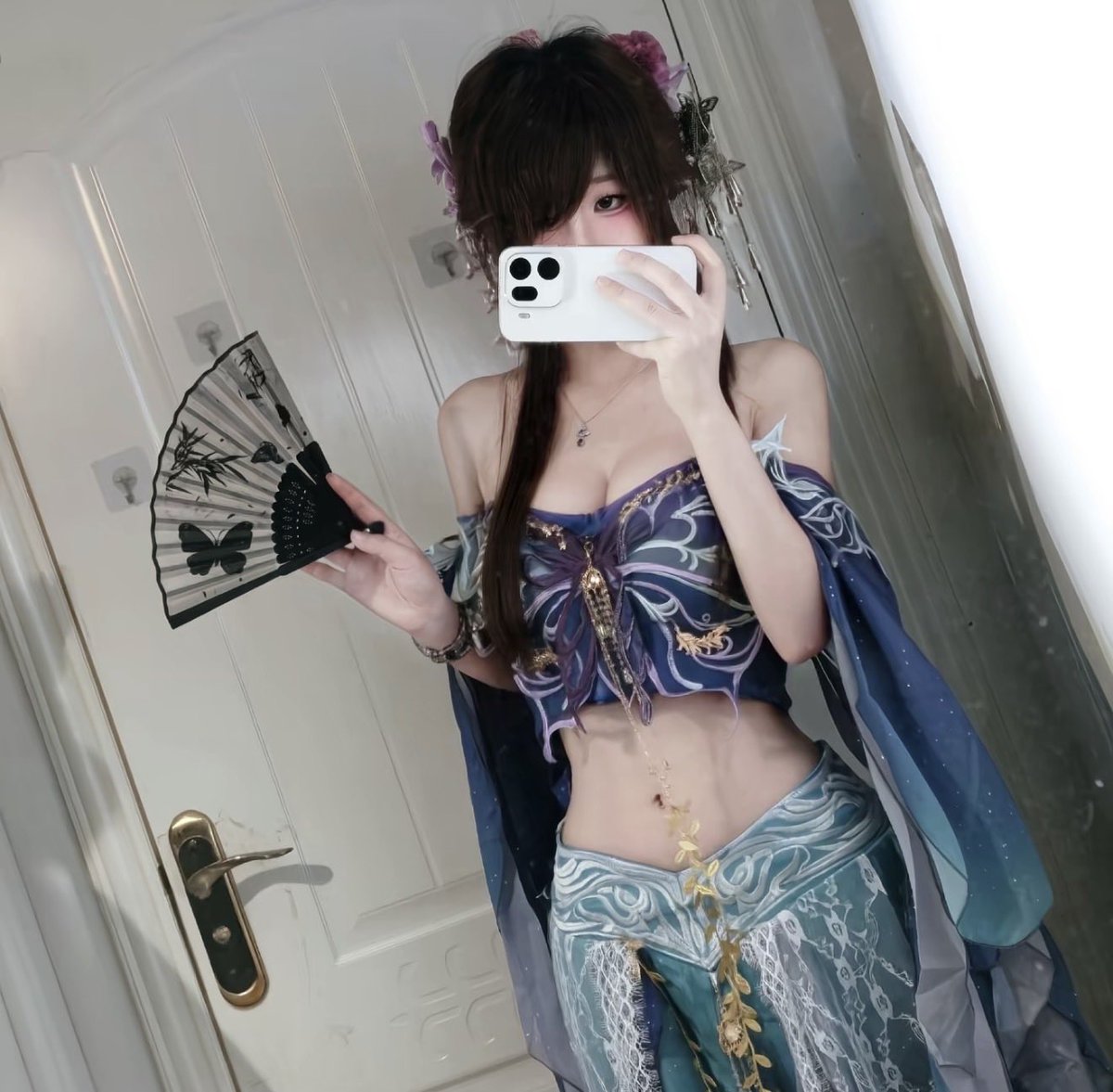 Eimohk's tweet photo. 月光下的蝶影，轻轻落在人间。
#cosplay #cos https://t.co/0PR7qiLJKQ
