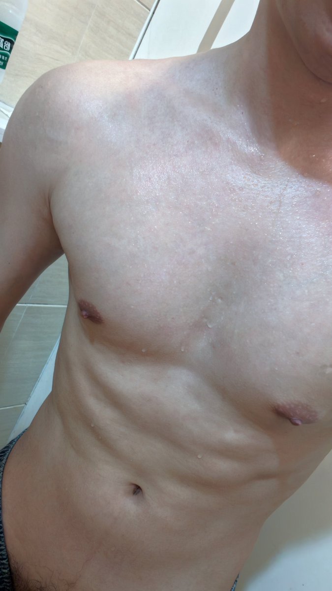 boshao77's tweet photo. 🍌金科乐方第二期🍆

感谢今天三位男嘉宾的投喂，因为有你，我的生活更加滋润🫰

厕所里面的灯是日光灯，我像误食了雄黄的���蛇，在闷热的环境中下艰难的蠕动。

（重庆鸟洞，鸟洞，大竹林，舔脚，口爆，吞精，喝尿） https://t.co/5NultI0zJF