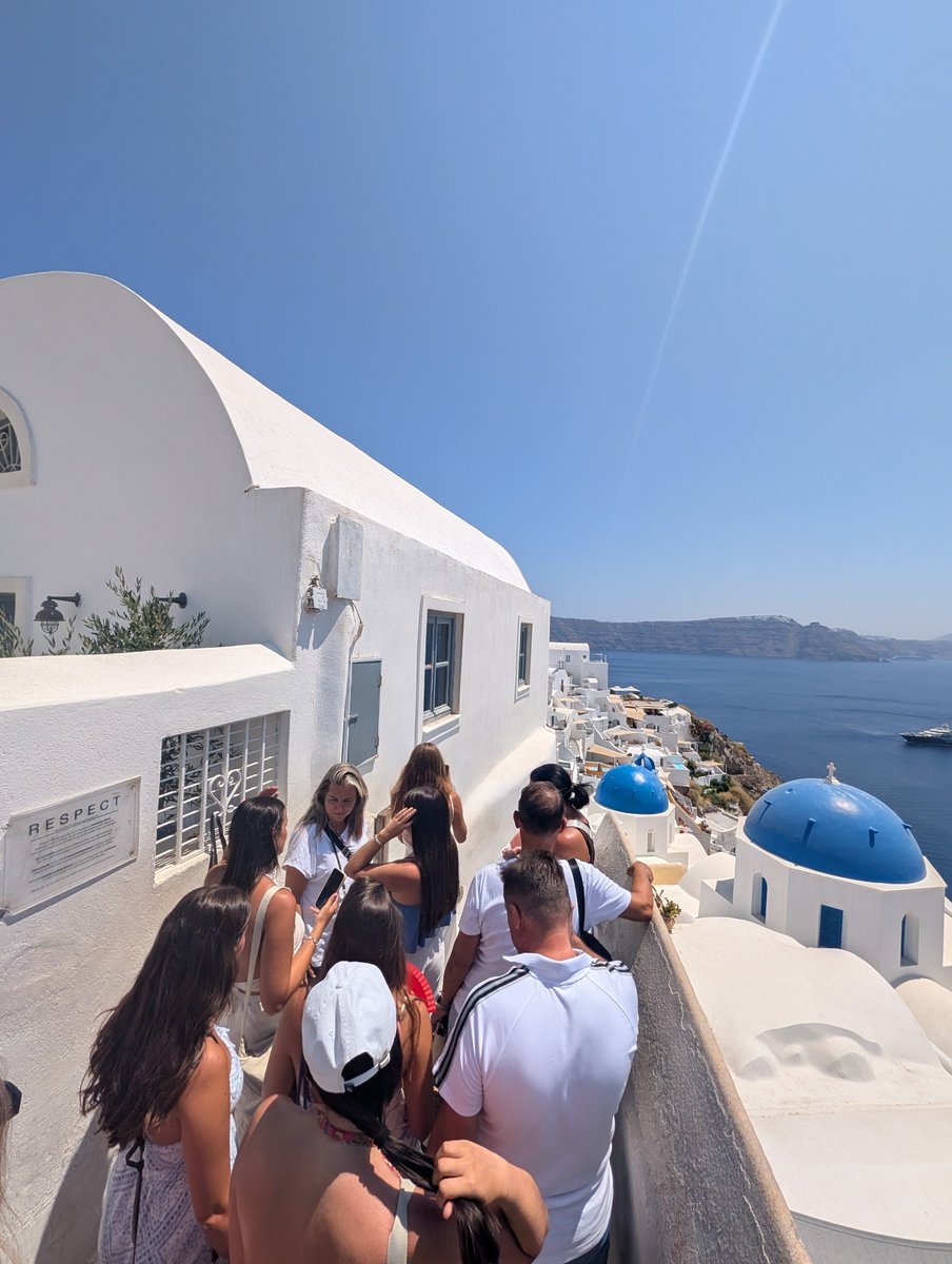 javilopen's tweet photo. Instagram has done a lot of damage

All these people were waiting in a f*cking one hour line under the sun, at 2PM, with a UV index of 9... All just to get “the Santorini Instagram photo” with the blue dome in the background...

Good Lord https://t.co/BHtemejjPb