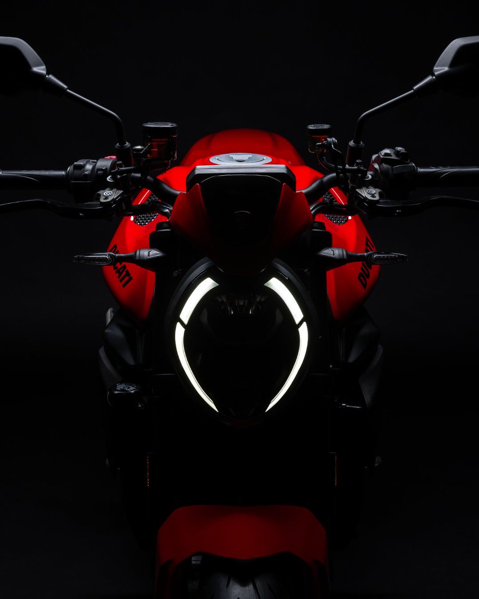 Ducati_India's tweet photo. An icon from birth, now redesigned down to the smallest detail, but its soul remains the same: essential, pure and immediately recognizable.

The new Monster one word - Legend.

#Monster #IMLegend #Ducati #DucatiIndia https://t.co/dyfyQYOXof