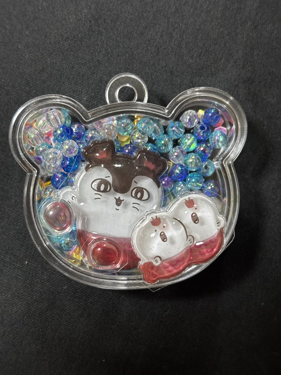pumachyan's tweet photo. ちいかわのボンドロをチャームに加工したい娘とクリアヒートンってパーツ探しだけど品薄でお取り寄せに時間掛かるらしくとりあえずシャカシャカを提案してみた https://t.co/ofEXbiPBek