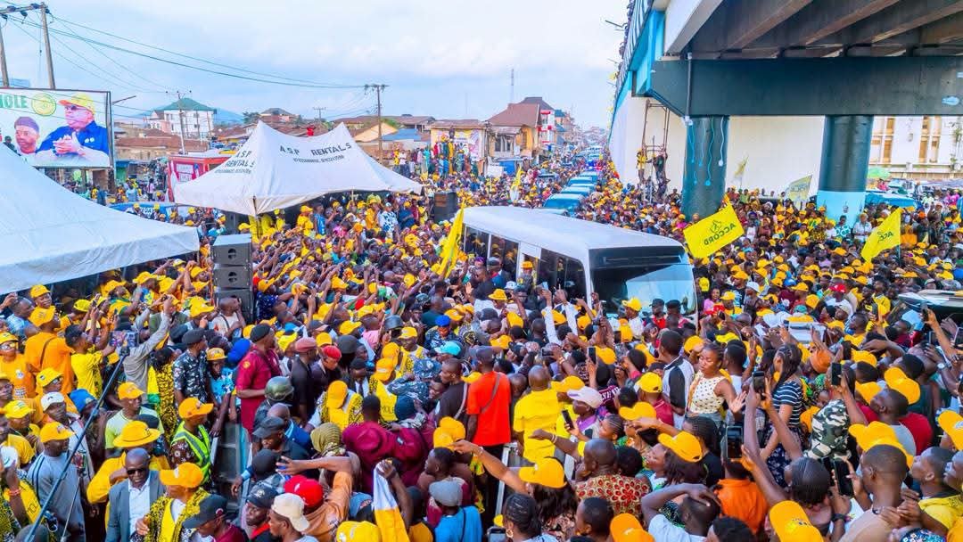 Maliqifeoluwa's tweet photo. From Ile-Ife again 😍🥰
Orisun gbogbo Oodua patapata

Our votes on Saturday is for Governor Adeleke of Accord 🥳Party. https://t.co/WbZYUeFAkj