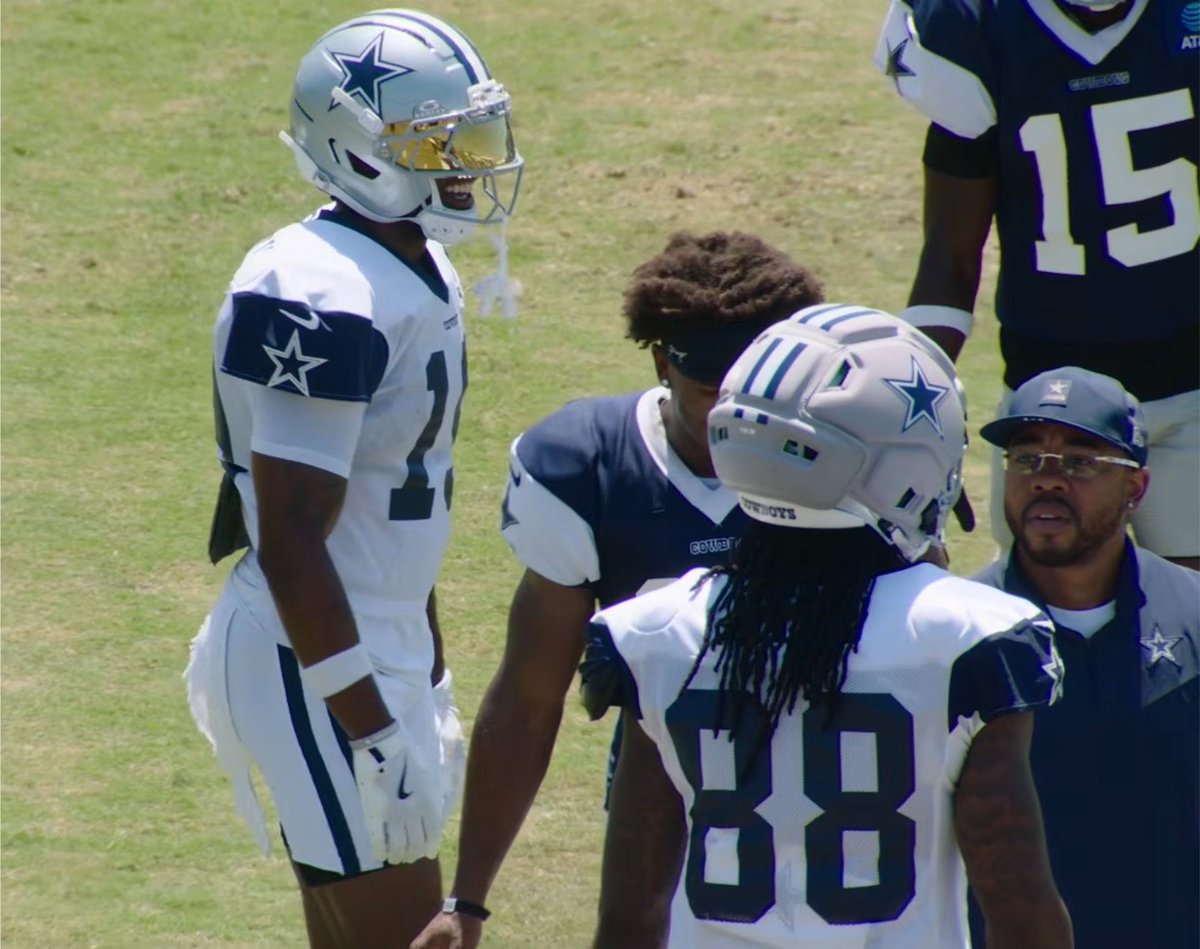 BrickySituation's tweet photo. Watchin Flo mic’d up &amp; peep Ceedee &amp; CP having a convo I wonder what was being said here https://t.co/hnBC3TUEOb
