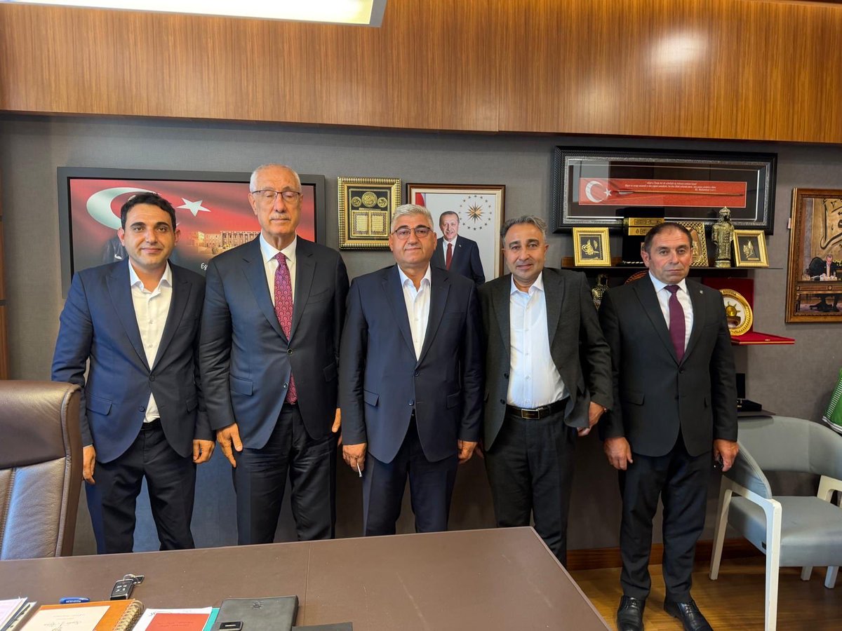 Hayrettincickk's tweet photo. Bugün Sancak Belde Başkanımız Sn. Sezgin Artumlu ve Merkez İlçe Yönetim Kurulu Üyemiz Sn. Mehmet Aydik ile birlikte kıymetli Milletvekilimiz Sn. Feyzi Berdibek’i ziyaret ettik. Nazik kabulleri ve Sancak’ımıza yakın ilgisi için teşekkür ediyoruz. https://t.co/0YK5xWnZVt