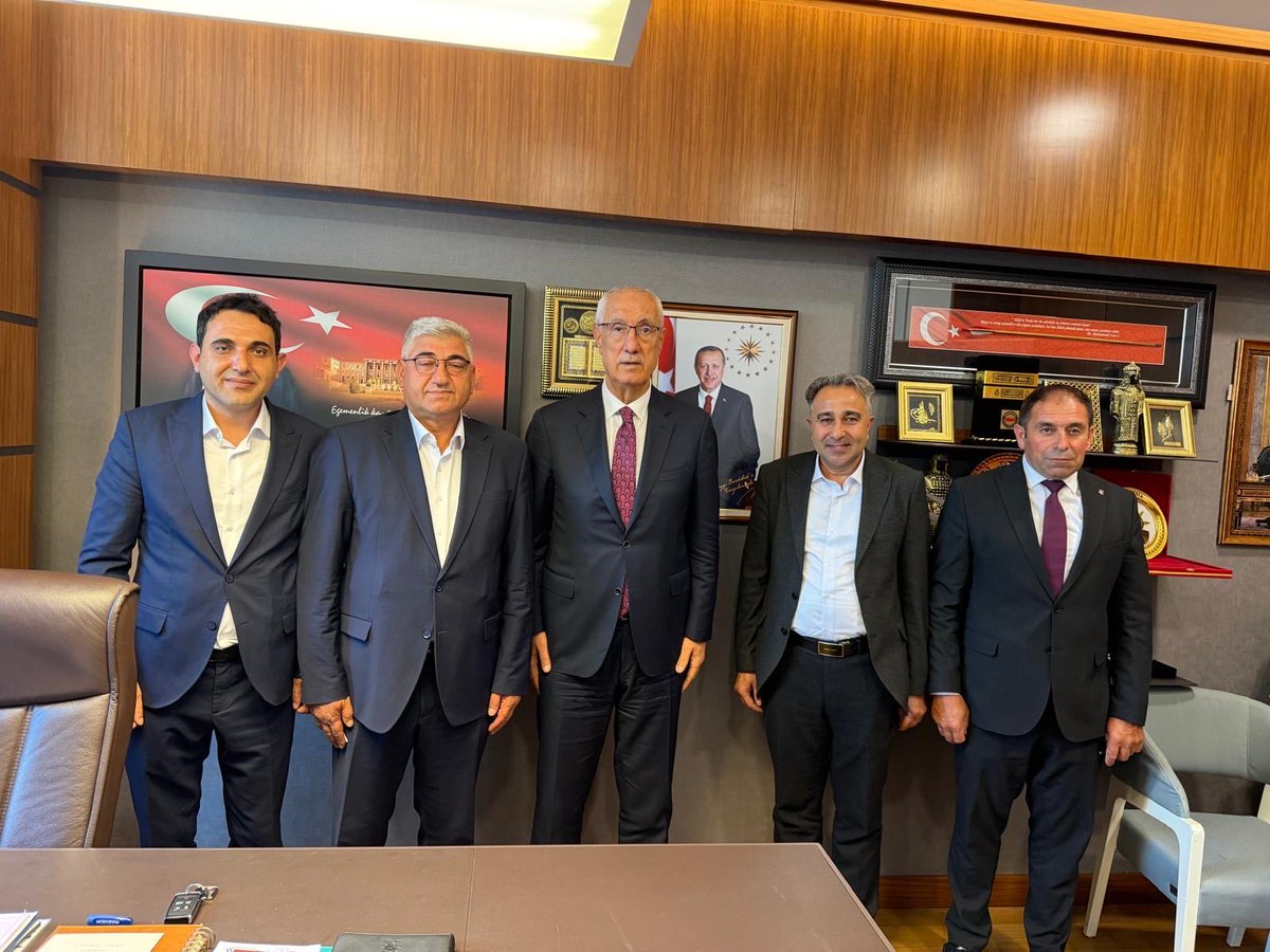 Hayrettincickk's tweet photo. Bugün Sancak Belde Başkanımız Sn. Sezgin Artumlu ve Merkez İlçe Yönetim Kurulu Üyemiz Sn. Mehmet Aydik ile birlikte kıymetli Milletvekilimiz Sn. Feyzi Berdibek’i ziyaret ettik. Nazik kabulleri ve Sancak’ımıza yakın ilgisi için teşekkür ediyoruz. https://t.co/0YK5xWnZVt