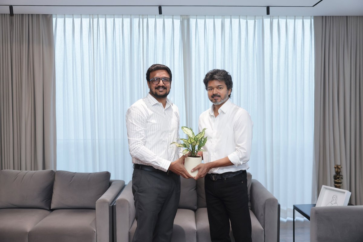 SingaiGR's tweet photo. Met the Hon’ble Chief Minister of Tamil Nadu, Thiru C. Joseph Vijay @CMOTamilnadu , and joined Tamilaga Vetri Kalagam @TVKVijayHQ in his presence. I seek your support and blessings. 🙏

மாண்புமிகு தமிழ்நாடு முதலமைச்சர் திரு C. ஜோசப் விஜய் அவர்களை நேரில் சந்தித்து, அவரது முன்னிலையில் தமிழக வெற்றிக் கழகத்தில் இணைந்தேன். உங்கள் ஆதரவையும் ஆசிகளையும் வேண்டுகிறேன். 🙏