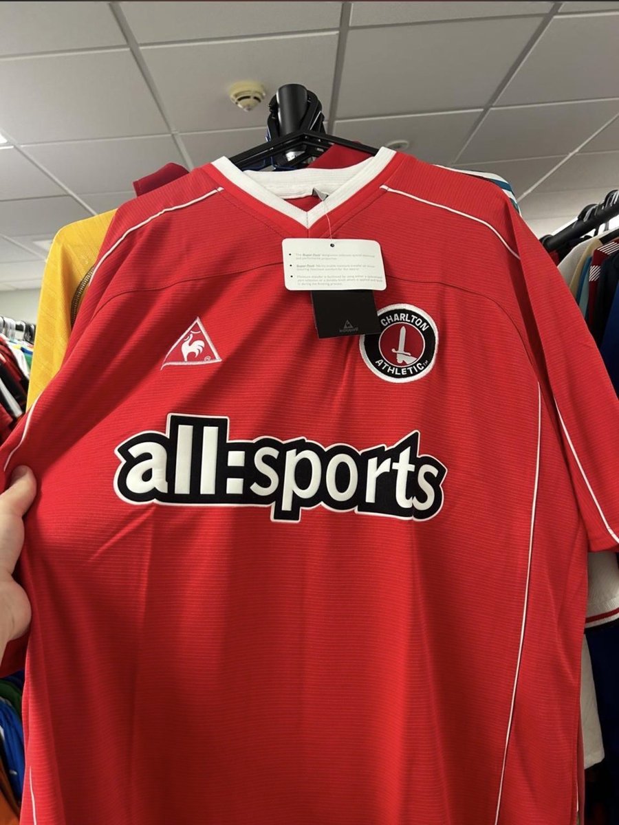 CAFC1234567's tweet photo. Any Charlton fans want a 2002/2003 charlton home shirt. It’s brand new with tags never been worn. I purchased it but it doesn’t fit me. It’s a size XL (46-48). I want to just get the same price I paid for it. 
£90 - happy to ship it or meet 

#cafc 
#charlton 
#vintage https://t.co/M5gwi6biNa