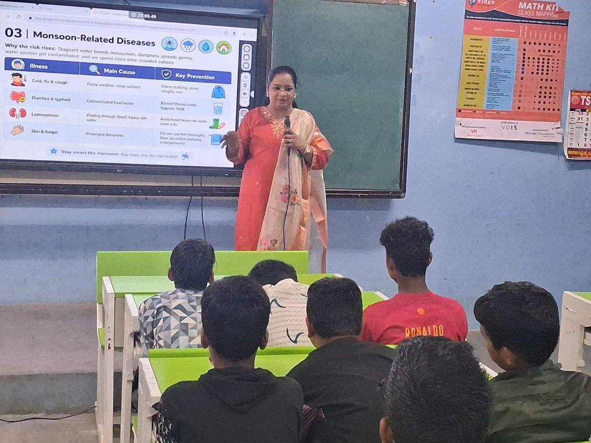 MSUGHMC_HYD's tweet photo. 🌧️ Monsoon Awareness  @ Govt. Boys High School, Aliya, Gunfoundry
Empowering young minds to become champions of a healthier community! 🌿💧

# @NCDCMoHFW @GHMCOnline @CommissionrGHMC  @ZC_Charminar @ZC_Shamshabad @ZC_Khairatabad @ZC_Secunderabad @ZcGolconda @ZC_RAJNGR @idsp_csu https://t.co/XehVXiyDwq