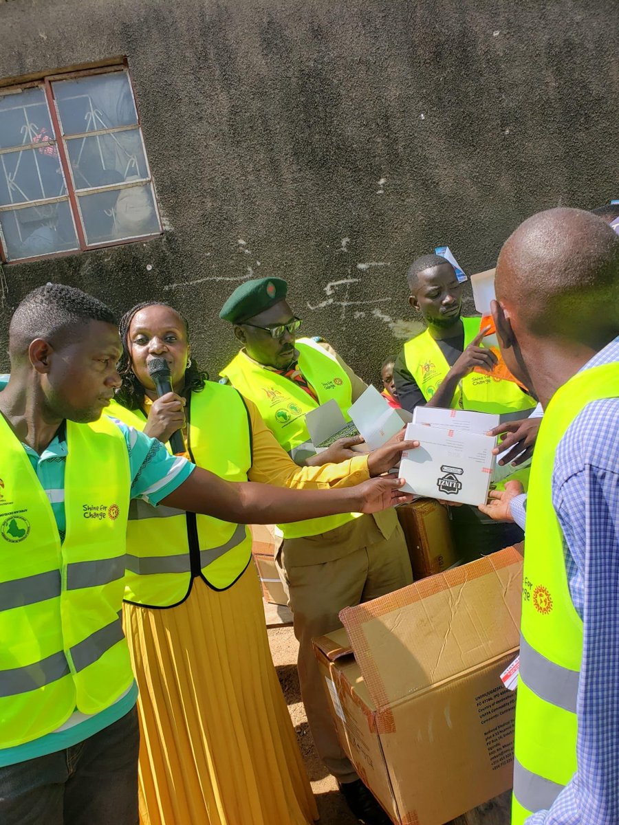 ShineForChange's tweet photo. We partnered with the Ministry of Transport and Works to conduct a sensitization programme at fishing sites in Entebbe and Kazi. 

#CommunityEngagement #DigitalStorytelling #DevelopmentCommunication #CommunityLedDevelopment #Partnerships #Uganda https://t.co/PGO5l772Nu