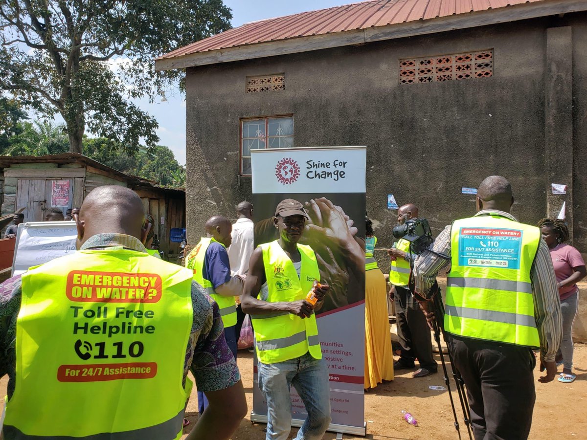 ShineForChange's tweet photo. We partnered with the Ministry of Transport and Works to conduct a sensitization programme at fishing sites in Entebbe and Kazi. 

#CommunityEngagement #DigitalStorytelling #DevelopmentCommunication #CommunityLedDevelopment #Partnerships #Uganda https://t.co/PGO5l772Nu
