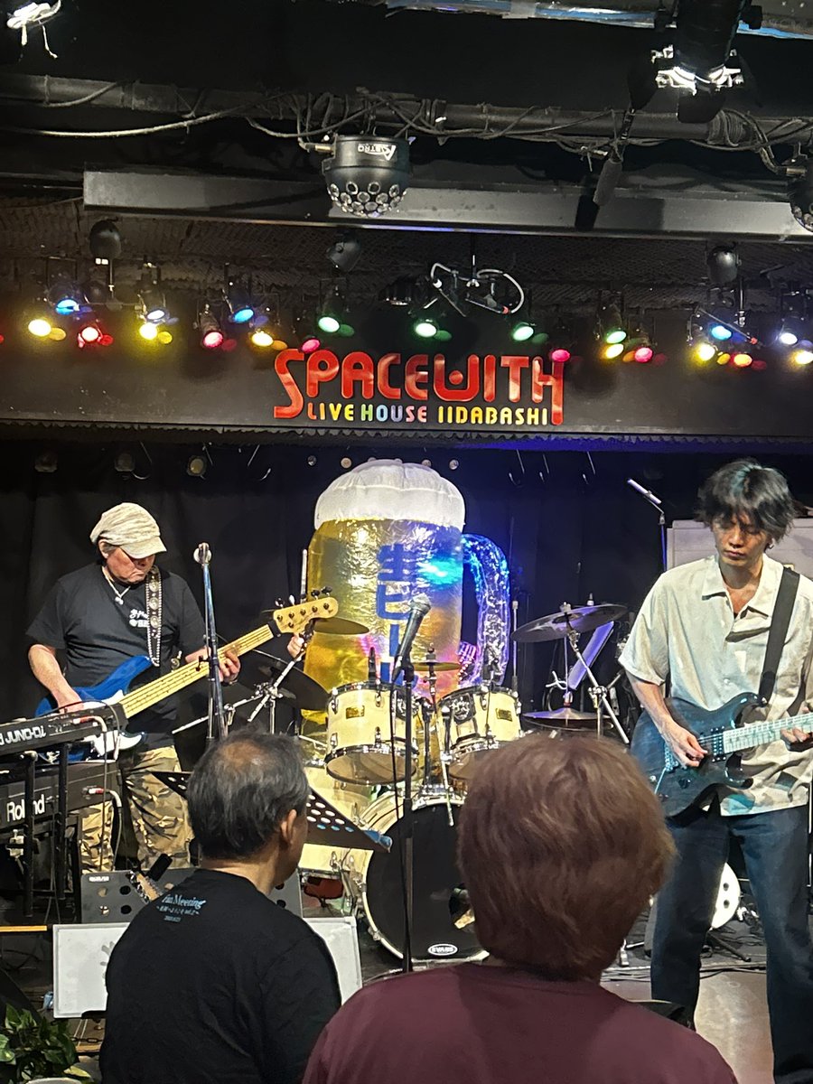 TekazuOhMetase's tweet photo. 第74回 手数王メタルセッションsucccessorでした！⚡️
お盆という事でたくさんの方で賑わいました✨
演奏やリスナーでご参加いただいた皆さま、台風の雨の中ありがとうございました！！😊

次回は10/13(火)！
また掲示板が立ち上がったら告知いたします！ https://t.co/Th2KFef4Th
