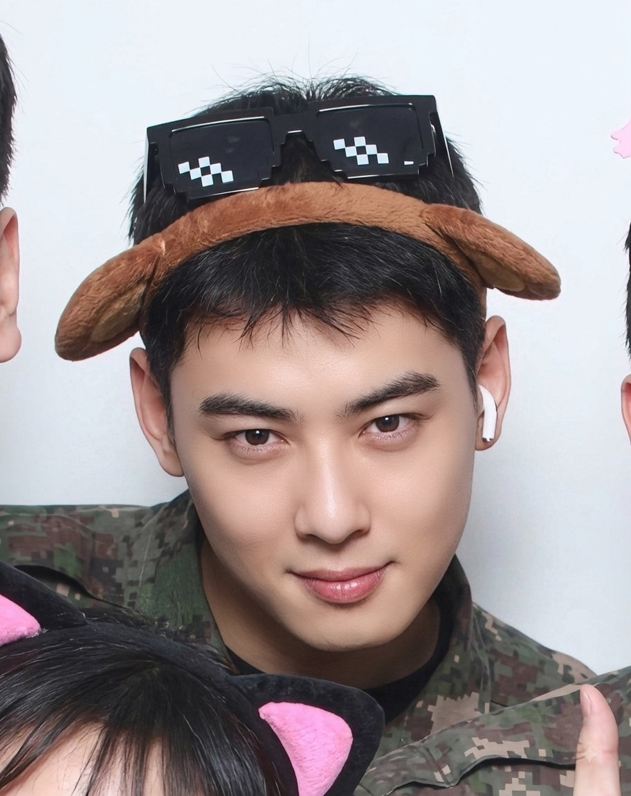 CEWster_'s tweet photo. Cuteness overload 😊🤏🏻
Corporal Lee Dongmin  🫡🪖
#CHAEUNWOO #차은우

Thanks for sharing 💜
📸 ctto 🫶🏻 https://t.co/6nhwlWf6kf