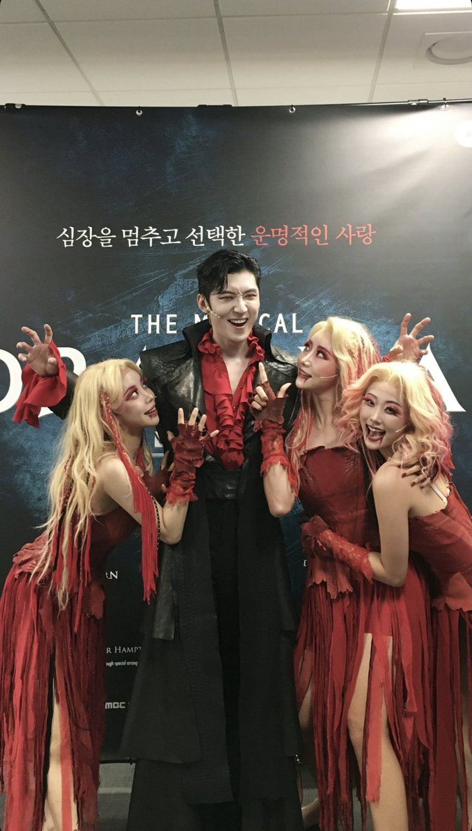 gi_ro__'s tweet photo. 울집도 가족사진 있다ㅎㅎ https://t.co/xOTh4RvttL