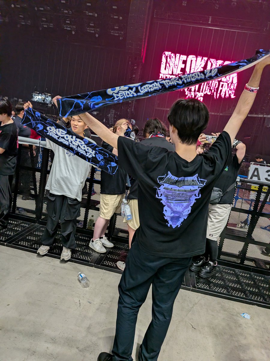 playerAlibaba's tweet photo. ワンオク今回も最高過ぎた！！！！
足完治してる奴には激しかったが
神セトリ過ぎて意外と気にならんかったわ！また頑張ってくぞ〜！！！ https://t.co/DTLkjrNJQv