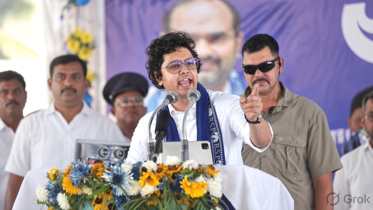 GauravPalRaj's tweet photo. भारत के Genz बेरोजगार हैं शिक्षा व्यवस्था में बदलाव चाहता हैं सरकार से जवाबदेही चाहता हैं
उसको उसकी जनरेशन का नेता चाहिए जो उसकी बात समझ सके।

हाथरस की जनसभा में आकाश आनंद ने Genz  जनरेशन के शिक्षा और बेरोजगारी के मुद्दों को एड्रेस किया भाजपा से जनता का पैसा विज्ञापन पर बर्बाद करने पर जमकर सवाल पूछा।

आकाश 30 साल के आसपास हैं इसलिए Genz जनरेशन के मुद्दे समझते और उस पर जमकर बोलते हैं।

आगामी दिनों में आकाश आनंद भारत में उभरते हुए Genz लीडर बनने की पुरी काबलियत रखते हैं 

Genz जनरेशन के लोग अपनी उम्र के लोगों से अच्छा कनेक्ट करते हैं 50-56 साल के अंकलऔर 74 साल के बूढ़ो से से उनका ताल मेल कम बनता हैं।