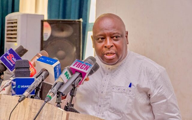 ParallelFacts's tweet photo. OSUN 2026: Bola Tinubu’s TVC Journalist Babajide Otitoju Shamelessly Campaigns for APC Candidate, Says Bola Oyebamiji More Muslim Than Adeleke, Who Associates With Christians (VIDEO) https://t.co/LukF6dW2Si https://t.co/8vzDz1eItQ