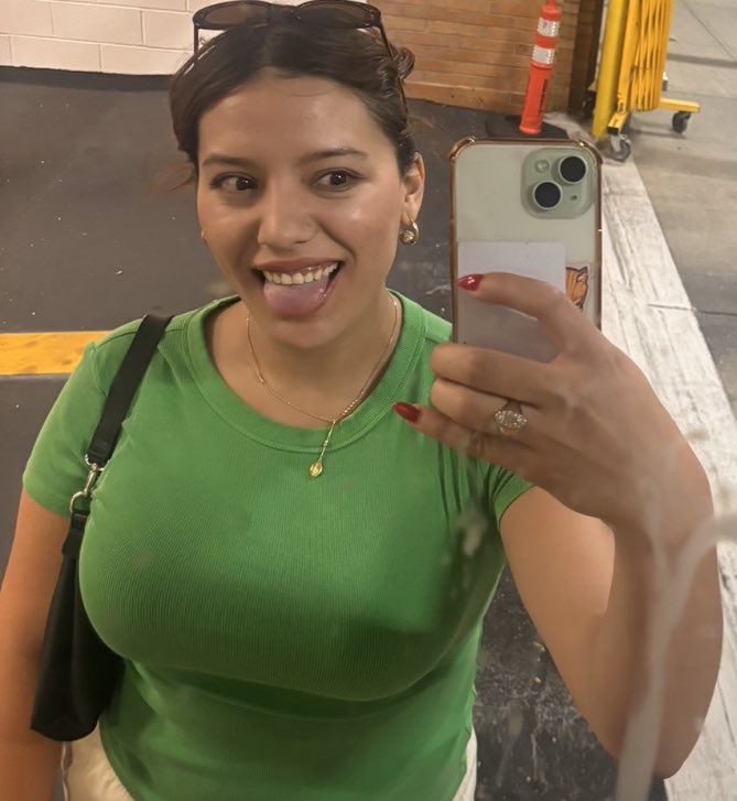 itshector03's tweet photo. @danktrex This is her btw https://t.co/HcdjZ1XSH8