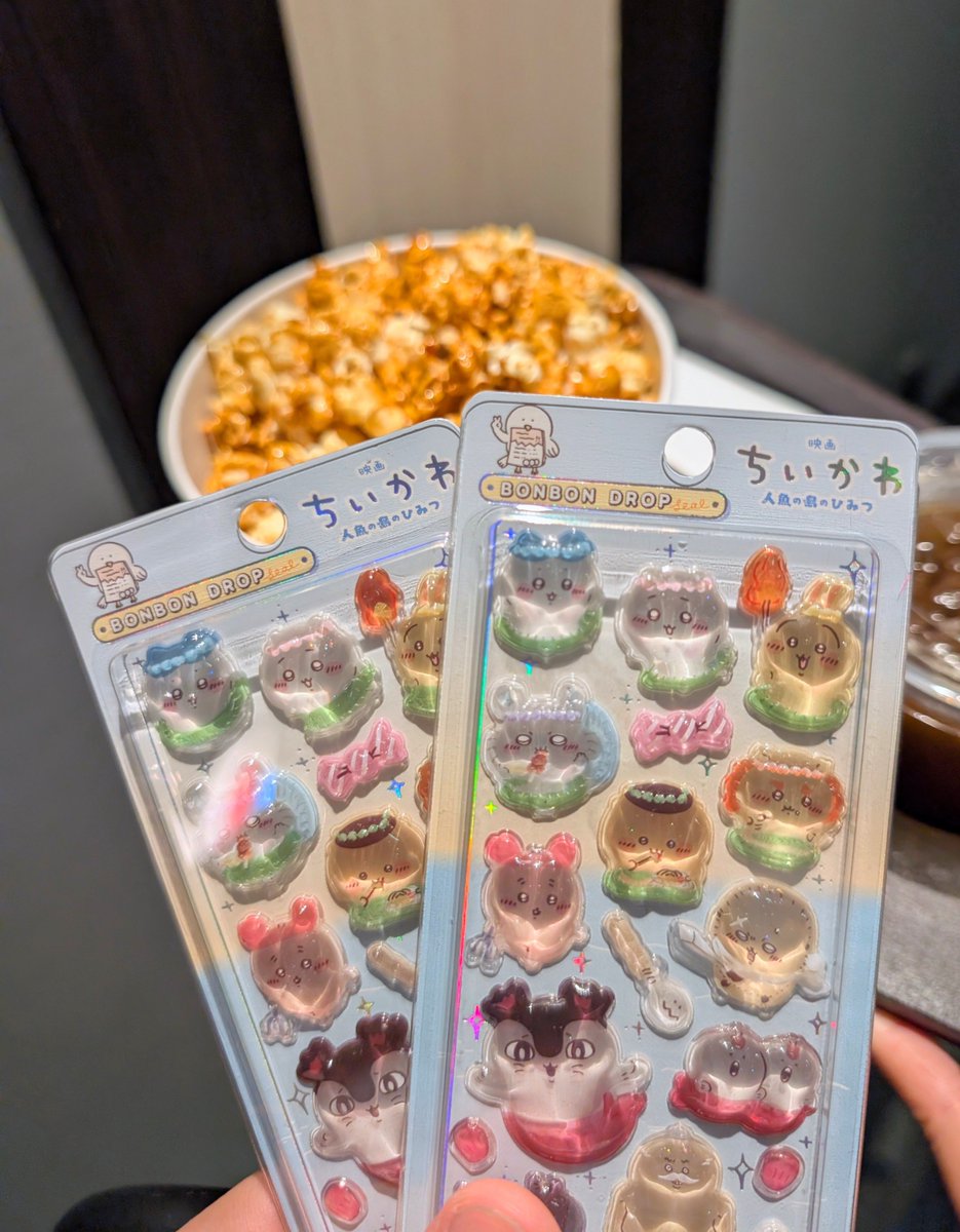 ketu7's tweet photo. 今日はちいかわの映画を見て、ミセスドーナツを食べたわね🧜‍♀️🍿🎬🍩🍏 https://t.co/cr0BAM3Dod