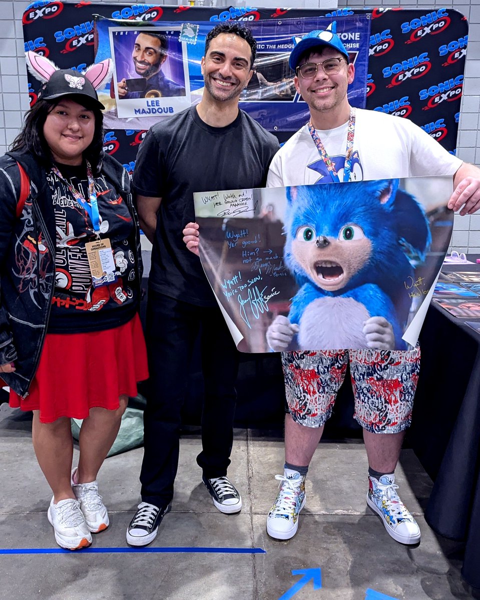 azuniart's tweet photo. Big thank you to @LeeMajdoub for signing my BF’s Ugly Sonic print! 😂💙 Not every day you come face-to-face with Ugly Sonic in the wild! Thanks for being such a good sport!
Loved your panel & how kind you were to the fans! 💙
@SonicEXPOatl
#sonicexpoatlanta #AgentStone https://t.co/stqgPmoAw3