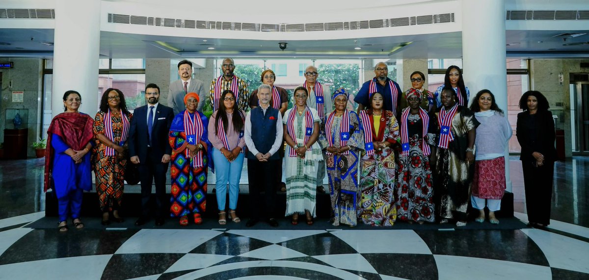 DrSJaishankar's tweet photo. A pleasure to meet a Parliamentary Delegation from Liberia visiting India for the IBSA funded peer-learning programme.

Exchanged views on development programmes, sharing the experience of Jan-Dhan Yojana, MUDRA Yojana, SVAnidhi, Garib Kalyan Anna Yojana, Jal Jeevan Mission, Beti Bachao Beti Padhao Yojana, and Mission Amrit Sarovar. 

Appreciated their interest and reaffirmed our commitment towards deeper Global South partnership. @UN_Women 

🇮🇳 🇱🇷