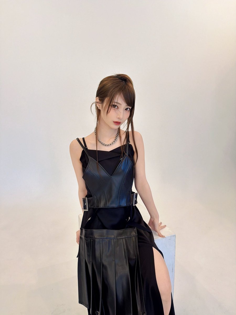 maika__fm1027's tweet photo. 8月6日に発売された『GIANNA Plus DONNA（ジェンナ プラス ドンナ）』に登場してます🖤

黒コーデ❤︎かっこいい？？ https://t.co/ydWoYedtSk