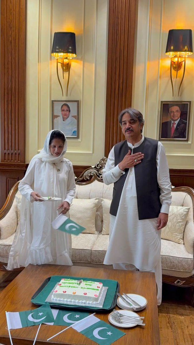 Moonaslam7's tweet photo. معزز اسپیکر سندھ اسمبلی اویس قادر شاہ کے ہمراہ ایم پی اے و پارلیمانی سیکریٹری برائے اقلیتی امور روما مشتاق مٹو نے قومی یومِ اقلیتوں کے موقع پر کیک کاٹا

@RomaMMatto 

@BBhuttoZardari @AseefaBZ 

#NationalMinoritiesDay https://t.co/thk5y5XqgJ