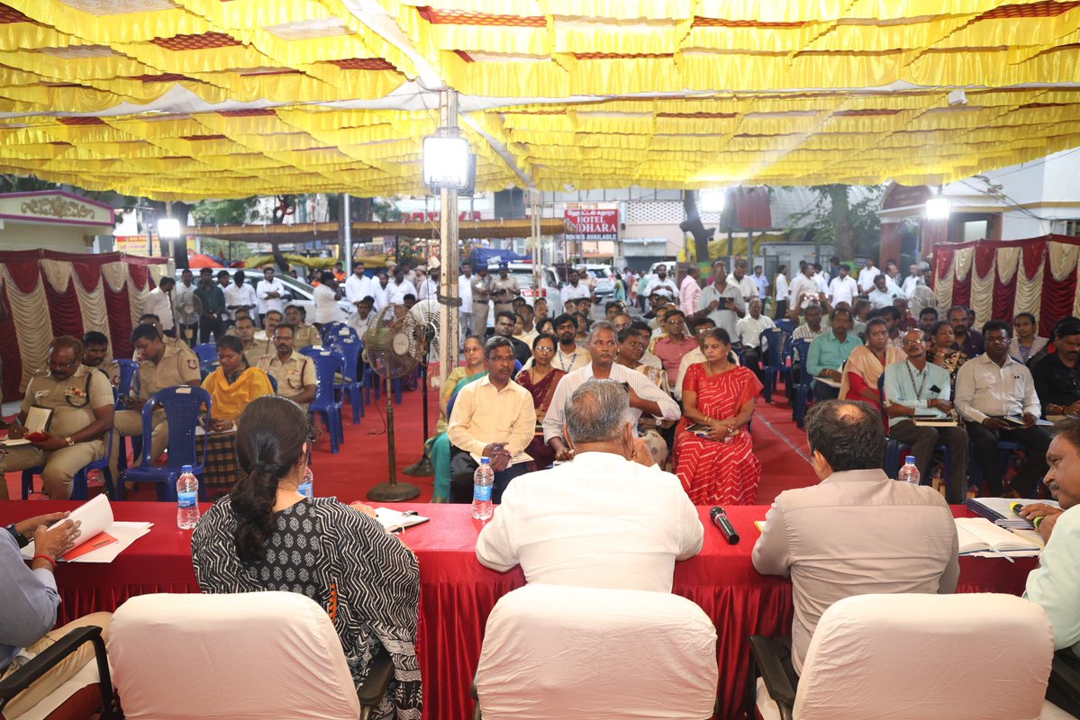 OfficeOfNAnand's tweet photo. மாண்புமிகு தமிழ்நாடு முதலமைச்சர் @CMOTamilnadu அவர்களின் உத்தரவின்படி,

இன்று (11.08.2026) செவ்வாய்க்கிழமை,

சென்னை தியாகராய நகர் தொகுதி சட்டமன்ற உறுப்பினர் அலுவலகத்தில், மாண்புமிகு தியாகராய நகர் சட்டமன்ற உறுப்பினர், ஊரக வளர்ச்சி மற்றும் நீர்வளத்துறை அமைச்சர் திரு. N. @BussyAnand , MLA அவர்கள் தலைமையில், வடகிழக்கு பருவமழை 2026-ஐ முன்னிட்டு மேற்கொள்ளப்பட வேண்டிய முன்னெச்சரிக்கை மற்றும் தடுப்பு நடவடிக்கைகள் தொடர்பான ஆய்வுக் கூட்டம் நடைபெற்றது.

இக்கூட்டத்தில், வடகிழக்கு பருவமழையின்போது பொதுமக்களுக்கு எவ்வித பாதிப்பும் ஏற்படாத வகையில் மேற்கொள்ளப்பட வேண்டிய முன்னெச்சரிக்கை நடவடிக்கைகள் குறித்து விரிவாக ஆய்வு மேற்கொள்ளப்பட்டது.

குறிப்பாக, மழைநீர் தேங்கக்கூடிய பகுதிகளை ம���ன்கூட்டியே கண்டறிந்து, மழைநீர் வடிகால்களை தூர்வாரி சீரமைத்தல், நீர்வழித்தடங்களில் ஏற்படும் அடைப்புகளை அகற்றுதல், தாழ்வான பகுதிகளில் மழைநீர் தேங்காமல் விரைந்து வெளியேற்றுவதற்கான நடவடிக்கைகளை மேற்கொள்ளுதல், மழைக்காலங்களில் குடிநீர் விநியோகம் பாதிக்காத வகையில் தேவையான முன்னேற்பாடுகளை செய்தல் உள்ளிட்ட பணிகள் குறித்து ஆலோசிக்கப்பட்டது.

மேலும், மழைக்காலங்களில் பொதுமக்களின் பாதுகாப்பை உறுதி செய்யும் வகையில், பேரிடர் காலங்களில் துரிதமாக செயல்படுவதற்கான மீட்புப் பணிகள் மற்றும் தேவையான உபகரணங்கள் தயார் நிலையில் இருப்பதை உறுதி செய்தல், மின்கம்பிகள் மற்றும் மின்சார சாதனங்கள் தொடர்பான பாதுகாப்பு நடவடிக்கைகளை மேற்கொள்ளுதல், சாலைகளில் ஏற்படும் பள்ளங்களை உடனடியாக சீரமைத்தல் உள்ளிட்ட பல்வேறு நடவடிக்கைகள் குறித்த��ம் ஆய்வு செய்யப்பட்டது.

இக்கூட்டத்தில் சென்னை மாநகராட்சி மத்திய வட்டார துணை ஆணையர் திரு. எச்.ஆர். கௌஷிக், இ.ஆ.ப., அவர்கள், துறை அலுவலர்கள் உள்ளிட்டோர் கலந்து கொண்டனர்.