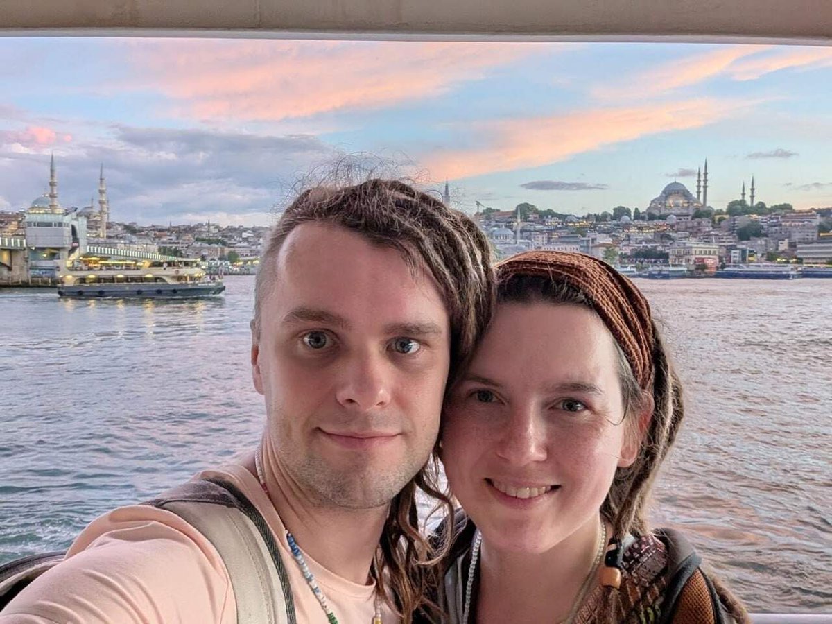 United24media's tweet photo. 🤯 Swedish authorities detained two Russian nationals after they allegedly set up camp near the home of a person under personal security protection.

They were detained on grounds related to a “threat to national security.” 

🔗 https://t.co/3WxGPrWv8b https://t.co/5dPFscFuDy