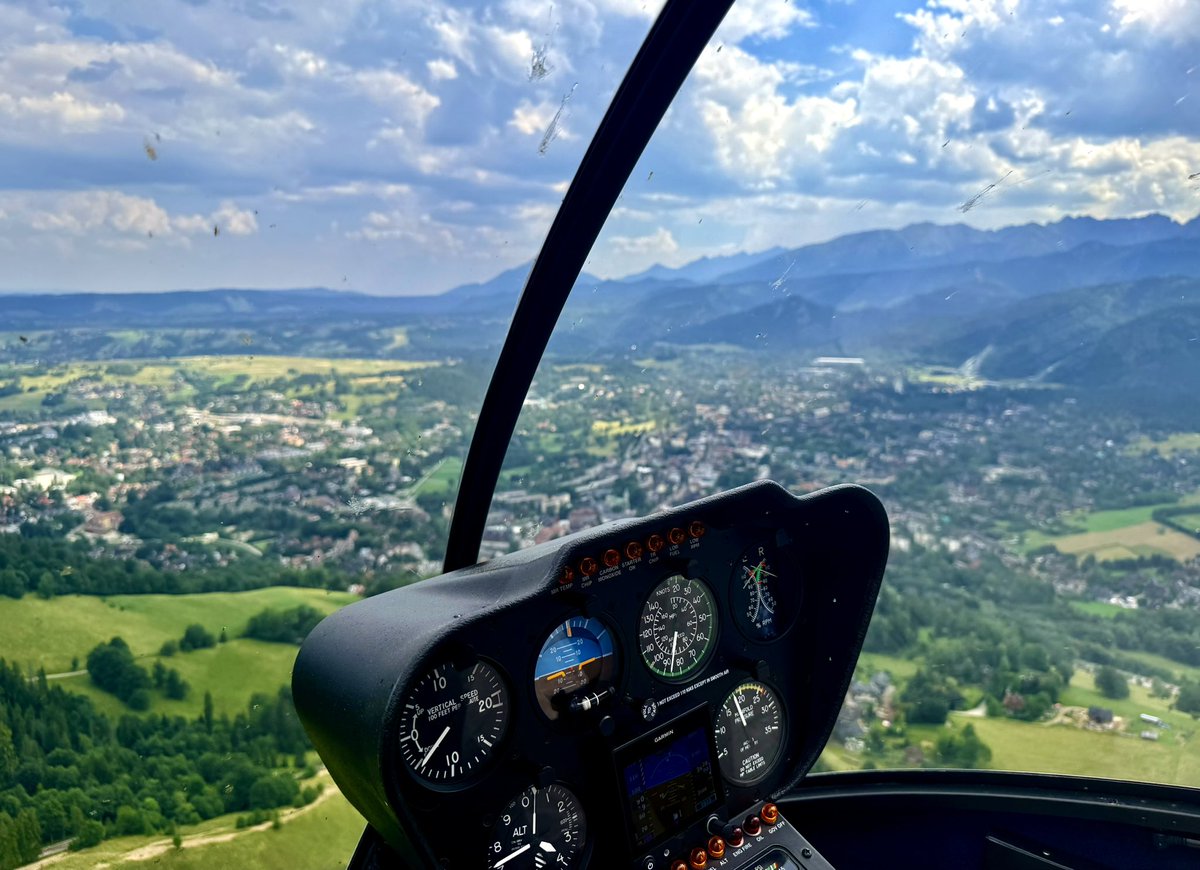 RobertRostek's tweet photo. Beauty of Poland 🇵🇱
جمال بولندا 

The one and only @MiastoZakopane ⛰️🇵🇱
but from the sky 🚁
#Kasprowy_Wierch 
#Krupówki https://t.co/hQIhqJ708m
