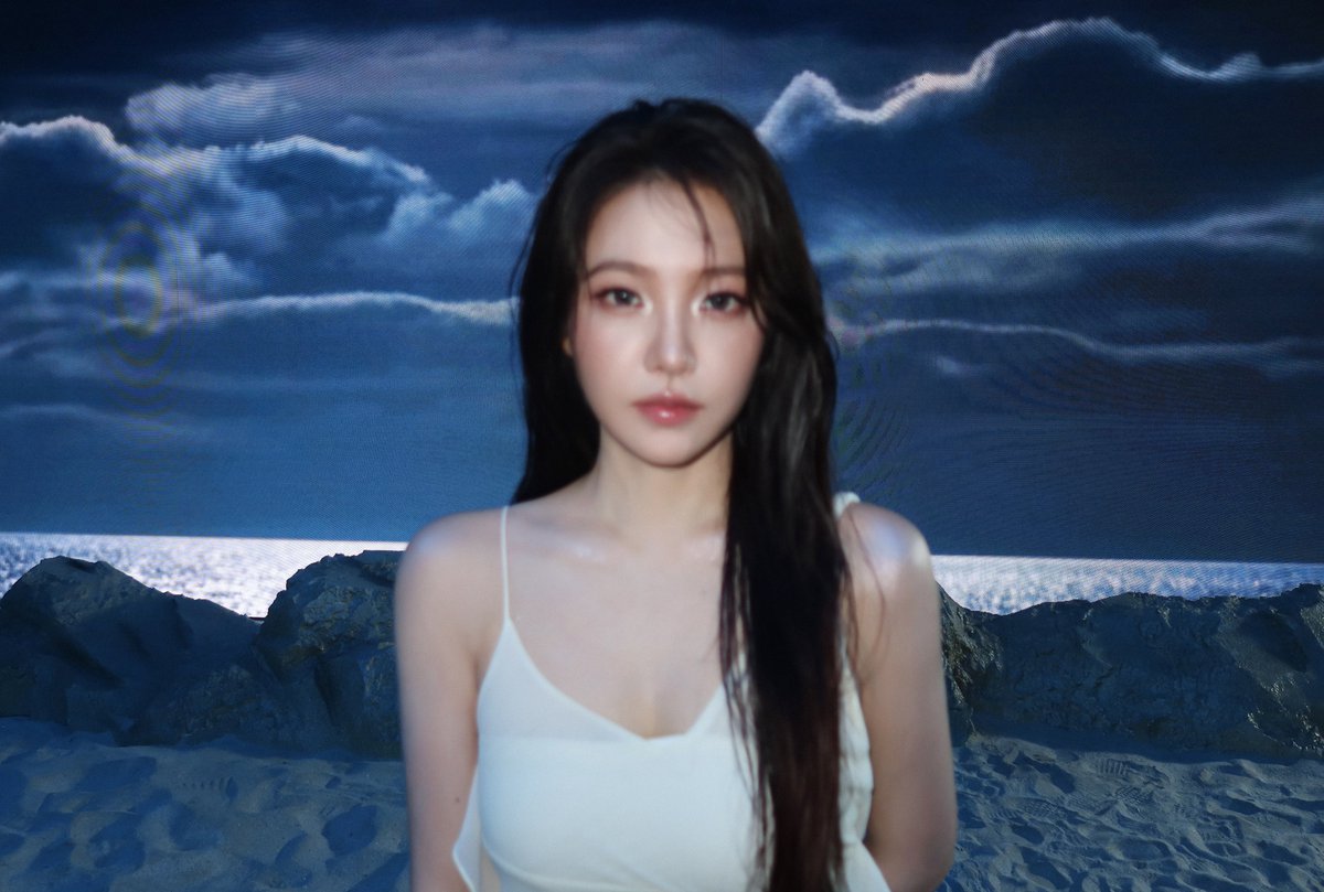 RVsmtown's tweet photo. 👀🐸🏹🤭

#RedVelvet #레드벨벳 #YERI
#SurfinBoy #RedVelvet_SurfinBoy https://t.co/gqX5vmuwBX