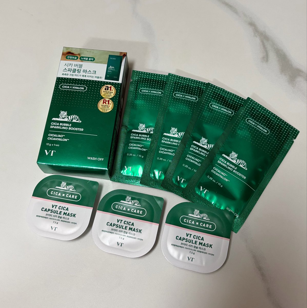 jjenaaaaz's tweet photo. #광고 #체험단 #나즈후기
@VT_cosmetics 

다이소에서 핫한 VT!
시카 버블 스파클링 부스터&amp;시카 캡슐 마스크🫧🌿

둘 다 CICA CARE 라인이라 병풀을 활용한 진정 케어가 특징인데, 같은 머드 타입이어도 사용감이 조금 달랐어요! https://t.co/nbOLn0F7XM
