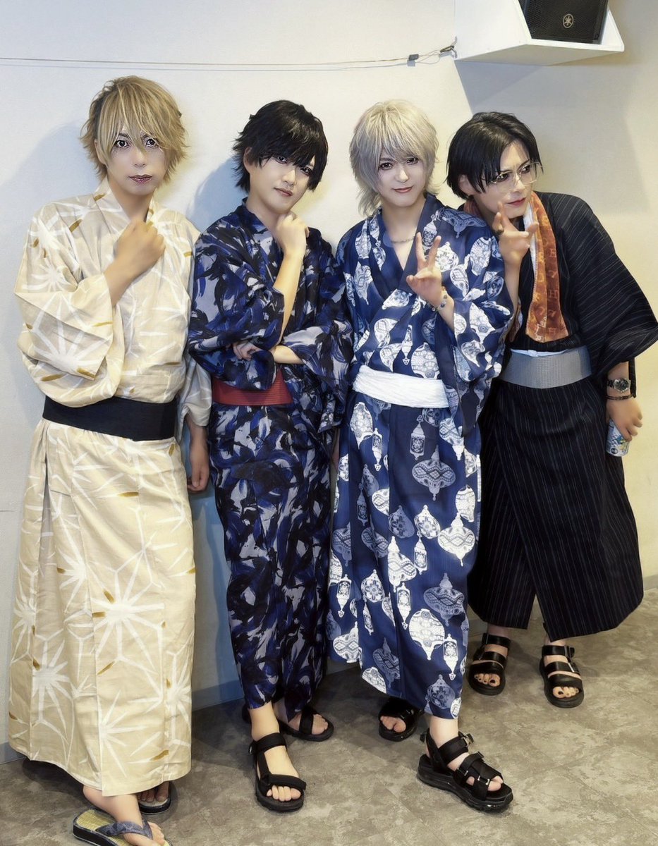 hero_izm's tweet photo. 本日はHERO SUMMER FESTIVAL 2026
「HERO東西夏祭り」西の陣
心斎橋CLAPPERにご来場いただきありがとうございました✨

3人体制（+マネージャー）でも超盛り上がってくださりありがとうございました✨
初の大阪での夏祭りいかがでしたか⁉️
次は必ず4人で夏祭り大阪戻ってきます‼️

お次は明日‼️【関西集結】です‼️
素敵なゲストボーカルの皆様もいらっしゃるのでよろしくお願いします✨

💡尽療養中のため、3人体制+ゲストボーカルをお迎えして出演します💡
✨ゲストボーカル✨
山沖怜（ナナ）
テンシ（Co'COON）
涼太（THE MADNA）

詳細はコチラ
https://t.co/0QdNF3vvgz