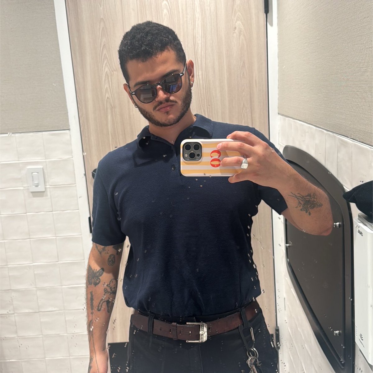stuckinmyhoney's tweet photo. 🕶️🍆 https://t.co/y6FDgbmLJT