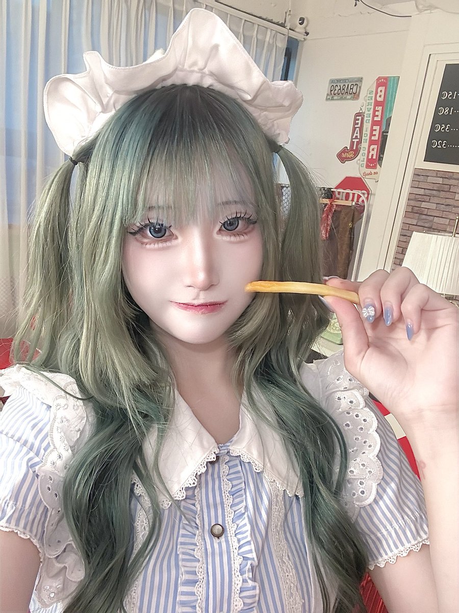 RAVIA_NEMU's tweet photo. 네무랑 감튀 모임할 사람.ᐟ .ᐟ 🍟🥤
콜라와 감튀, 그리고 네무는 
떼어놓을 수 없는 조합이랍니다?💙 https://t.co/gP6mPyu9Rx