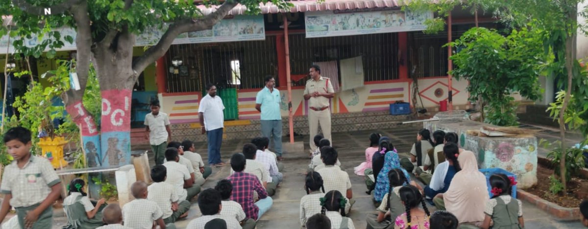 tirupatipolice's tweet photo. తిరుపతి ఆగష్టు 11: తిరుపతి జిల్లా ఎస్��ీ శ్రీ ఎల్. సుబ్బరాయుడు, ఐపీఎస్., గారి ఆదేశాల మేరకు జిల్లా వ్యాప్తంగా పోలీసు అధికారులు విస్తృతంగా అవగాహన కార్యక్రమాలు నిర్వహించారు. @APPOLICE100 https://t.co/pxi7KgySTs