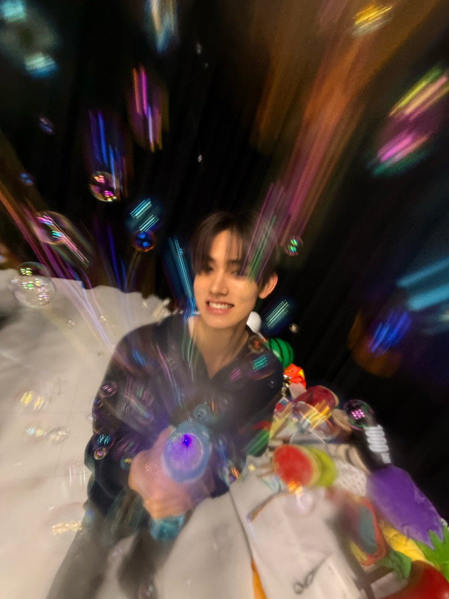 ummohyull's tweet photo. aww he is literally adorable!! (⇀‸↼‶)
i will buy him all type of bubbles ugh 🫧🫧🩷🩷 https://t.co/fFqwKJokOw