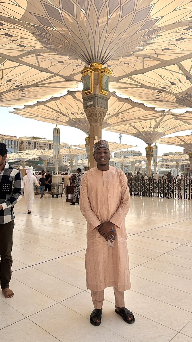 3mbeeeee's tweet photo. May Allah grant everyone a visit to the masjid of nabi ameen https://t.co/oROOZJmR4Z