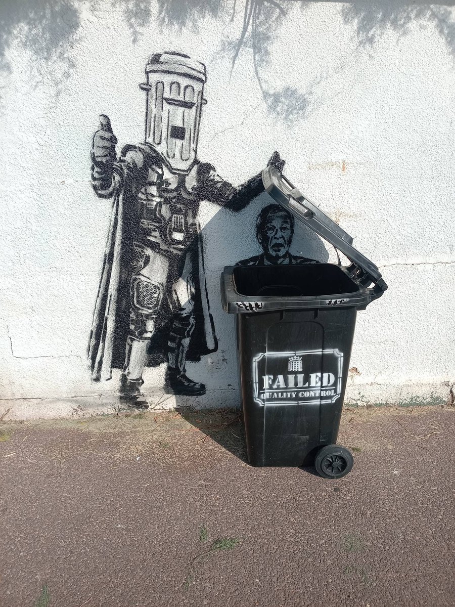 BinfaceSOL's tweet photo. @CountBinface Meanwhile on Earth https://t.co/LBI9F93e3F