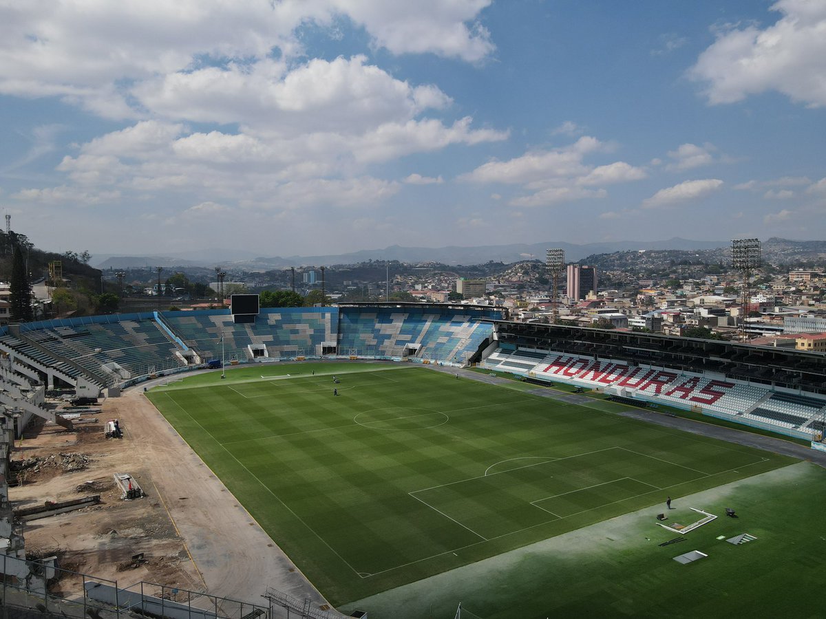 TMSgrass's tweet photo. #TBT 2023 Estadio Nacional de Honduras 
El campo de juego cuenta con el sistema híbrido cosido Vertix de Flexgrass con Bermuda Ibiza, sede de la selección nacional y de los clubes Olimpia y Motagua, continúa teniendo uno de los mejores campos deportivos de la región! 🌱⚽️ https://t.co/eFcgSUaJpp