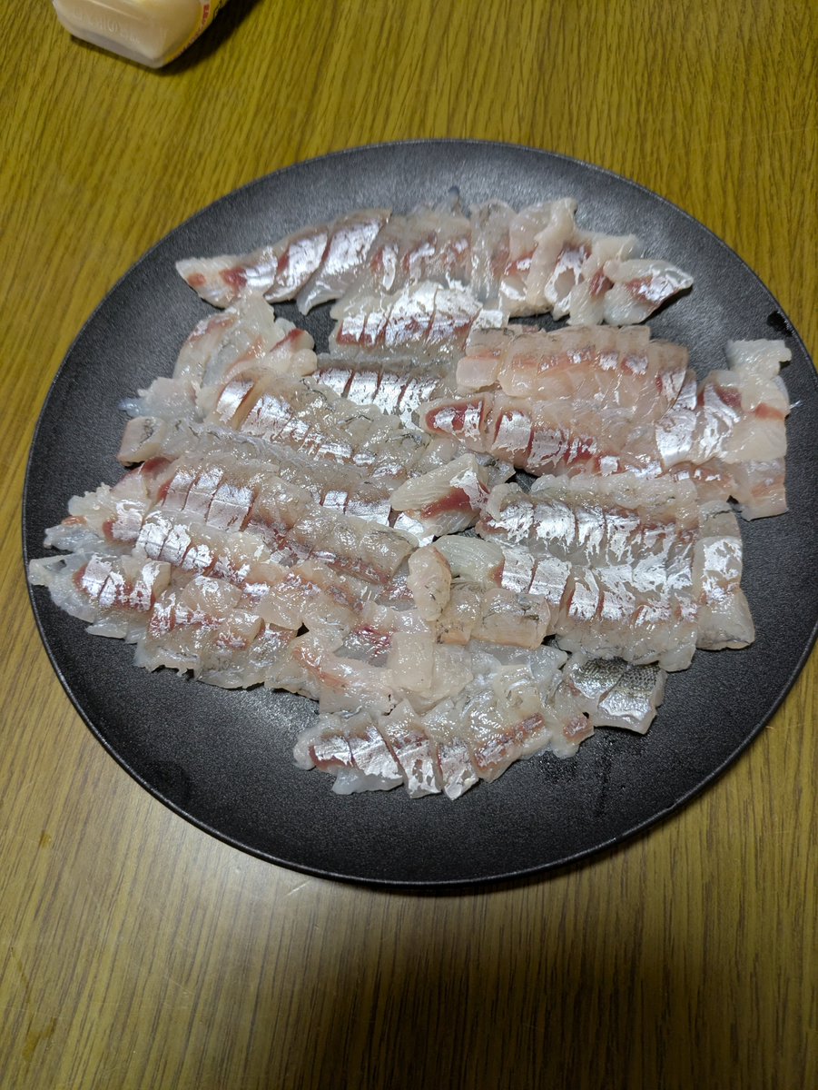 daranekotrm's tweet photo. 疲れたので刺身は7匹分で終了w

あとはみんな塩焼き用に処理して、明日実家にもおすそ分け🐟 https://t.co/n4LUB7RCv8