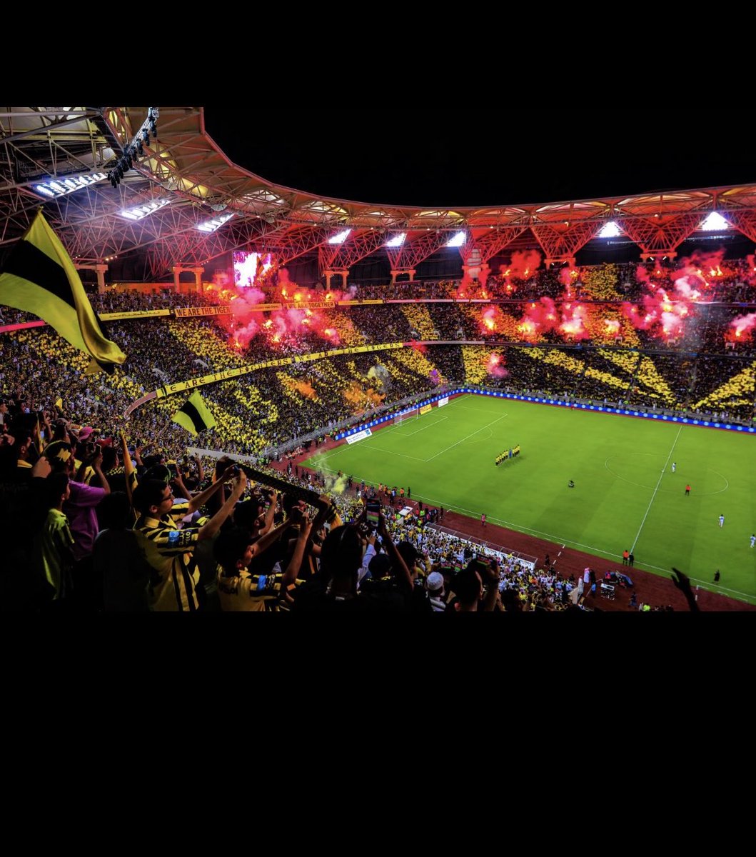 MUH_B998's tweet photo. اليوم عودة  الحياه عودة الأكسجين عودة الروح عودة الحماس 
نعم انها عودة الاتحاد 

يا اتحاد العب و احنا لك سند 💛🖤 https://t.co/pDQptYbjEN