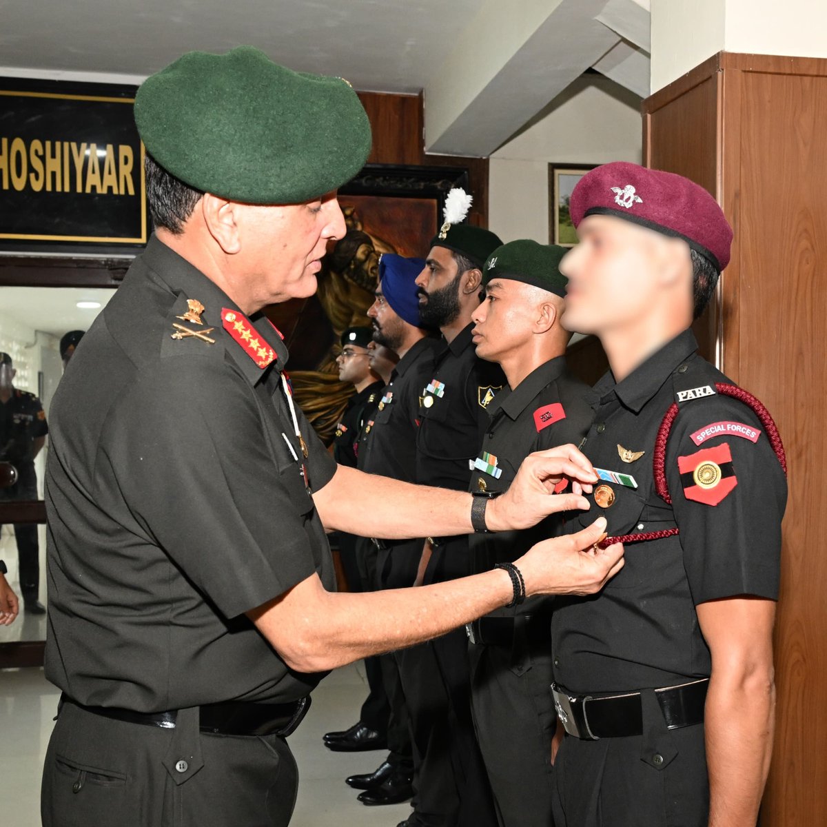 adgpi's tweet photo. #GeneralDhirajSeth, #COAS, during his ongoing visit to @westerncomd_IA, reviewed the operational preparedness of @RisingStarCorps today. He was briefed on the evolving security environment and technology absorption initiatives.

Appreciating the operational readiness and nation-building efforts undertaken by the formation, the #COAS stressed the importance of maintaining constant vigilance, battle readiness and a high state of operational preparedness at all times.

#YearofNetworkingAndDataCentricity 
#DecadeofTransformation 
@DefenceMinIndia 
@SpokespersonMoD