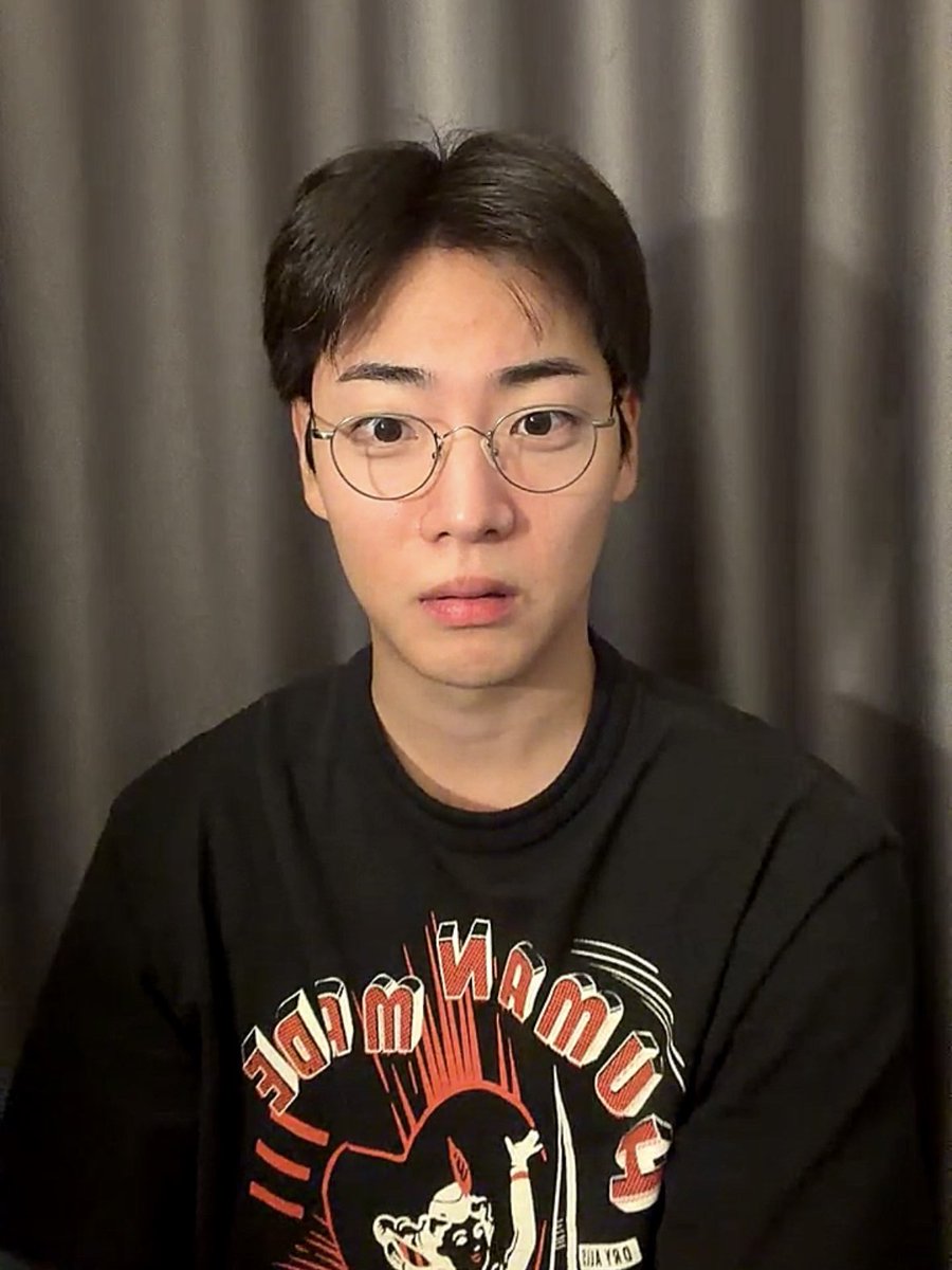 iwanttal_k's tweet photo. 이사람 ㅈㅉ 웃긴거
이션소스비난받을땐 ⬅️ 이랫는데
승준소스비난받을땐 ➡️ 이럼 https://t.co/iym1n0hJt9
