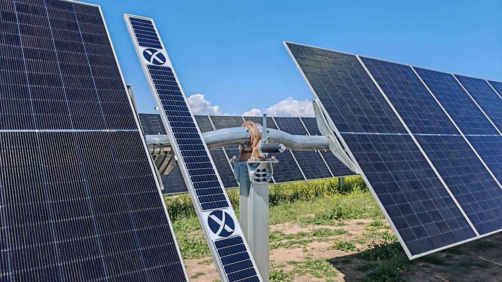 bp_Azerbaijan's tweet photo. ☀️ Şəfəq günəş layihəsinin icrası sürətlə irəliləyir! 

Cəbrayıldakı tikinti sahəsində aprel ayında  ilk günəş panelinin quraşdırılması ilə layihə mühüm mərhələyə qədəm qoyub. İlk elektrik avadanlığı daşımaları artıq sahəyə çatdırılıb ki, bu da elektrik quraşdırma fəaliyyətlərinin başlanmasına imkan verir.

Tikinti işlərində yerli resurslardan istifadə artmaqda davam edir və hazırda layihədə təxminən 420 nəfər çalışır.

👉 Ətraflı məlumat: https://t.co/duKMHGXsWy #bp #bpAzərbaycan  
---
☀️Construction of the #Shafag solar project continues to make strong progress!  

Following the achievement of a major milestone with the successful installation of the first solar panel in April at the site in Jabrayil,  the first batches of electrical equipment have been delivered to site, enabling the commencement of electrical installation activities.

Utilization of local resources has continued to increase, with around 420 people currently working for the project.

👉 Learn more: https://t.co/n2d2HEaJfb