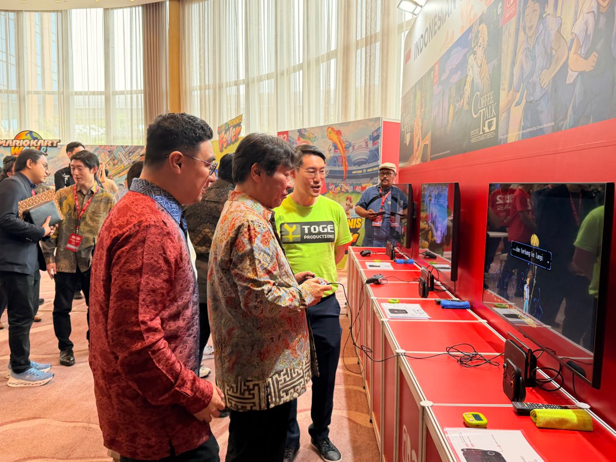togeproductions's tweet photo. Welcome to Indonesia, Nintendo! ❤️✨

We're truly grateful for the trust and opportunity to be the only local developer to showcase our games in Nintendo Official Conference in Indonesia! How cool is that? 🥹

Have you played our games on Nintendo? ✨ https://t.co/vciCt0qyBJ