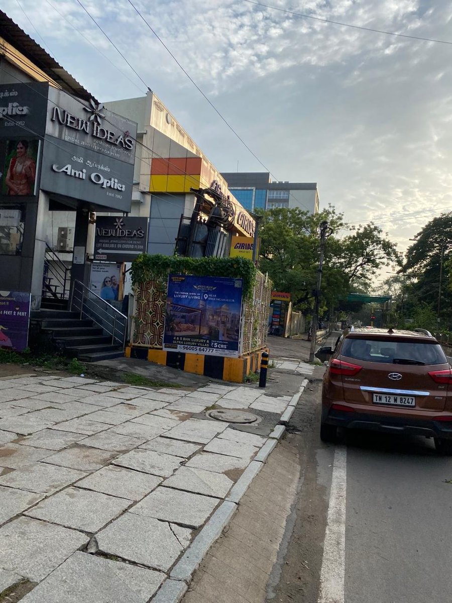 METRajan's tweet photo. @chennaicorp 

Please remove the poster AND the plants growing on the Transformer. It's dangerous during rainy days as the plant growing near Transformer is risky.

Transformer Location - 2nd Avenue, just before Giriyas, Anna Nagar.

Ward 101.

Picture taken 11Aug26 7AM. https://t.co/bMXtQIvViX